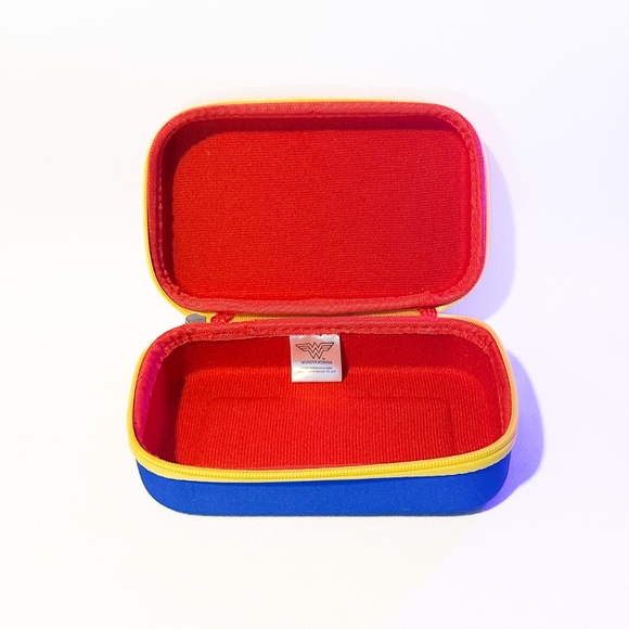 Wonder Woman Lot - NWT Socks & Official Pencil Case - Picture 6 of 6